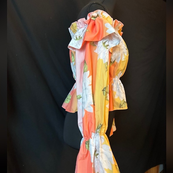 Tropical Floral Off the Shoulder Blouse. - Picture 4 of 15